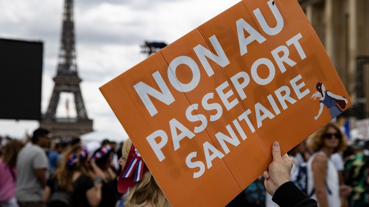 Francja. W wielu miastach manifestacje przeciwko paszportom sanitarnym