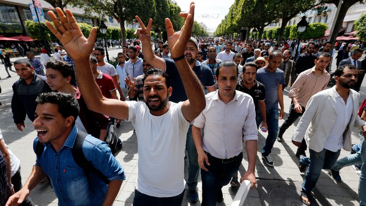 Demonstranci zamknęli tłocznie ropy i gazu. Zamieszki z powodu bezrobocia w Tunezji