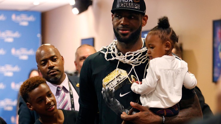 NBA: LeBron James zakończenie kariery uzależnia od... formy syna