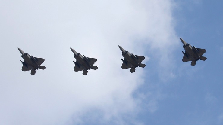 Cztery amerykańskie myśliwce F-22 przeleciały nad Koreą Południową