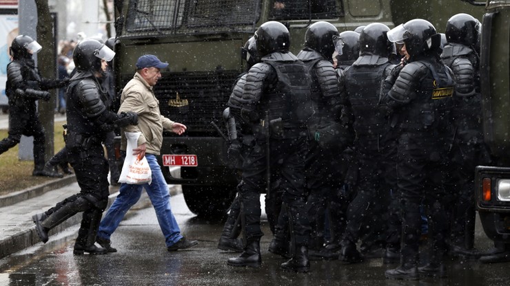 228 skazanych, prawie 1 tys. zatrzymanych. Bilans marcowych protestów na Białorusi