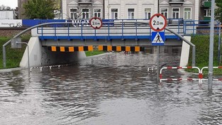 10.06.2022 05:58 Ulice zmieniły się w bajora, uprawy zostały zniszczone przez grad, a wichury zrywały dachy