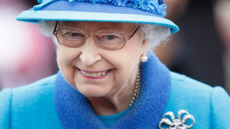 Królowa Elżbieta szuka specjalisty od social media. Ile płaci?