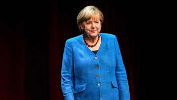 "Powinna złożyć samokrytykę". Ambasador o Angeli Merkel