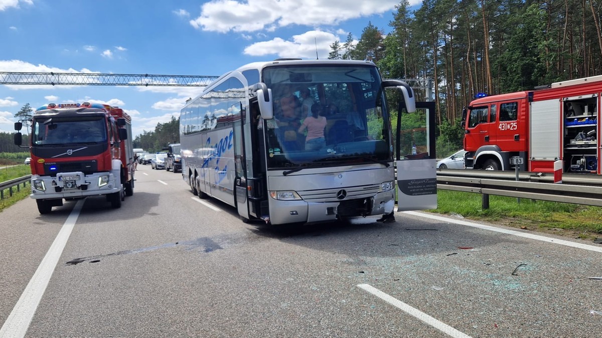 Kliniska Wielkie: Wypadek autokaru z dziećmi na S3. Wśród rannych 9-letnie dziewczynki