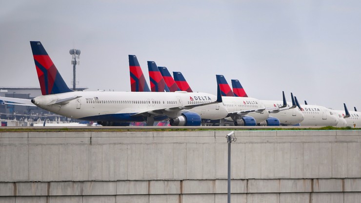 Linie lotnicze w USA myślą o całkowitym zawieszeniu połączeń. Czekają na decyzje rządu