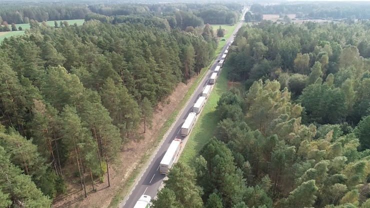 Kolejki tirów na granicy z Białorusią. Nawet 30 godzin czekania