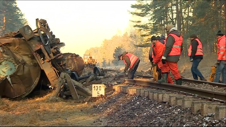 Linia kolejowa Ełk-Giżycko nadal zablokowana. Trwa sprzątanie po wypadku pociągu