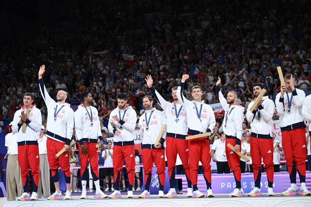 Paryż 2024: Ceremonia medalowa siatkarzy