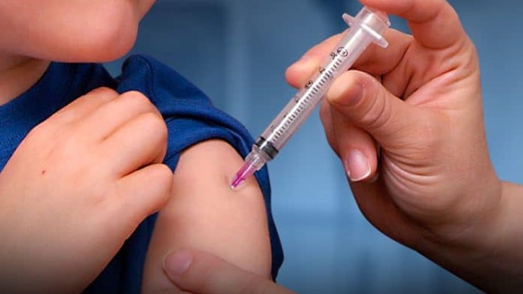Nie będą masowo szczepić dzieci. Wielka Brytania zdecydowała