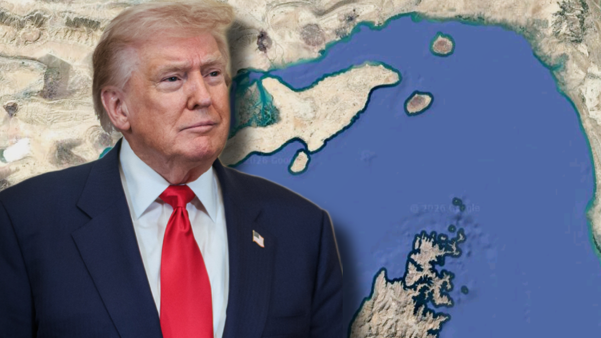 Portret Donalda Trumpa na tle mapy cieśniny Ormuz.