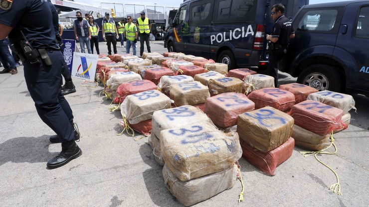 Ponad 5,5 tony kokainy. Hiszpańska policja znalazła narkotyki na statku