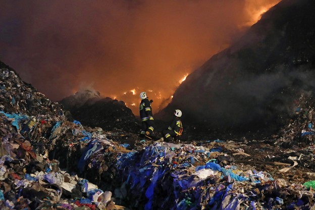 Pożar składowiska odpadów w Studziankach (woj. podlaskie)