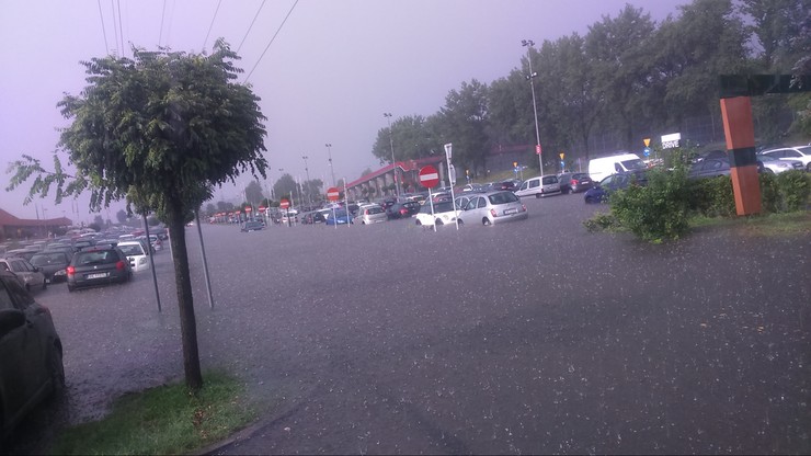 Gwałtowna burza zaskoczyła kierowców w Czeladzi