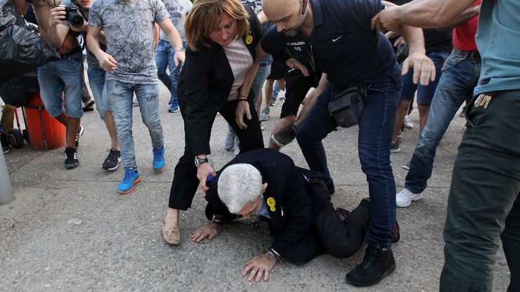 Burmistrz Salonik zaatakowany na miejskiej uroczystości. Napastnicy bili go i kopali po głowie