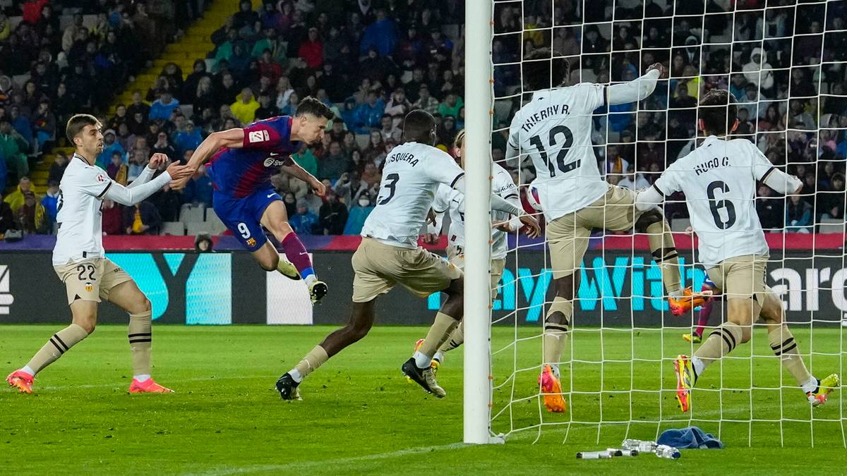 Piłkarz Barcelony był wściekły po golu Lewandowskiego. Hiszpańskie media aż huczą