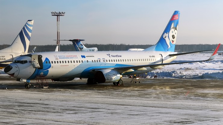 Samolot pasażerski wypadł z pasa podczas lądowania w Norylsku