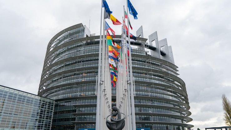 Największe frakcje w Parlamencie Europejskim za art. 7 wobec Polski