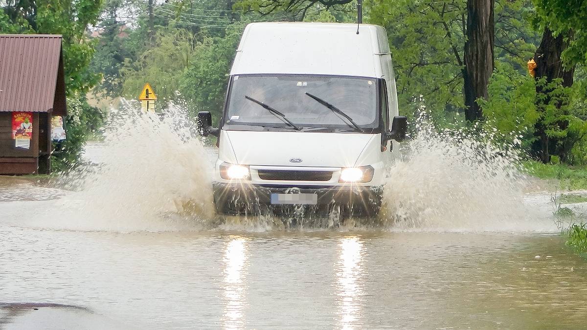 Nadciąga ulewa stulecia. Gdzie uderzy i jak się przygotować?