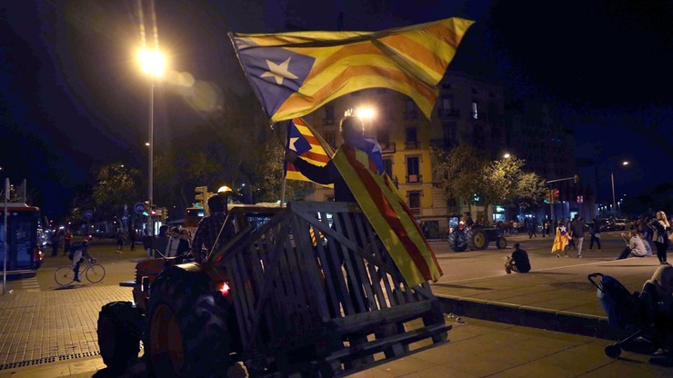 Puigdemont podpisał deklarację niepodległości "republiki Katalonii"