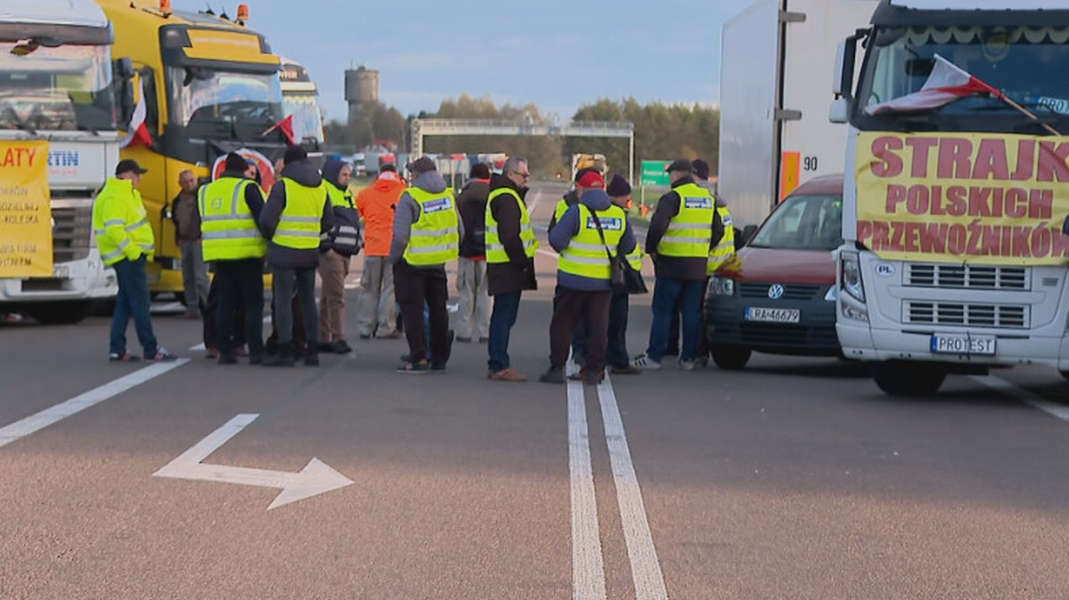 Przewoźnicy blokują granicę z Ukrainą. Ambasador Wasyl Zwarycz: Cios w plecy
