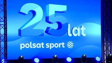 Napis "25 lat Polsat Sport" na niebieskim tle.