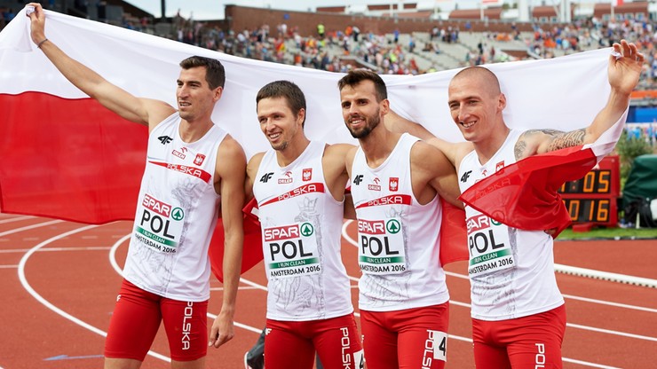 Polska męska sztafeta 4x400 m ze srebrnym medalem
