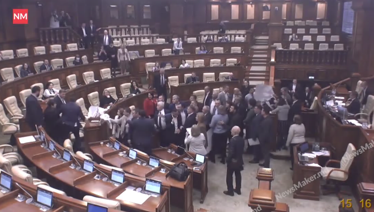 Mołdawia. Przepychanki w parlamencie. Poszło o język rumuński