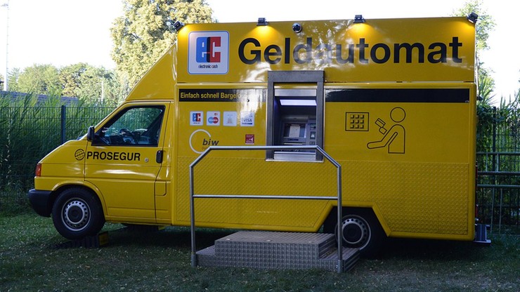 Holandia. 9 osób aresztowanych za wysadzanie niemieckich bankomatów, ukradli 2 mln euro