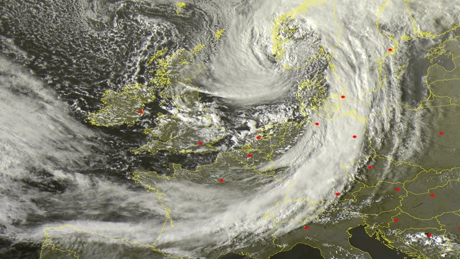 Zdjęcie satelitarne Europy w dniu 21 września 2018 o godzinie 16:50. Dane: Sat24.com / Eumetsat.