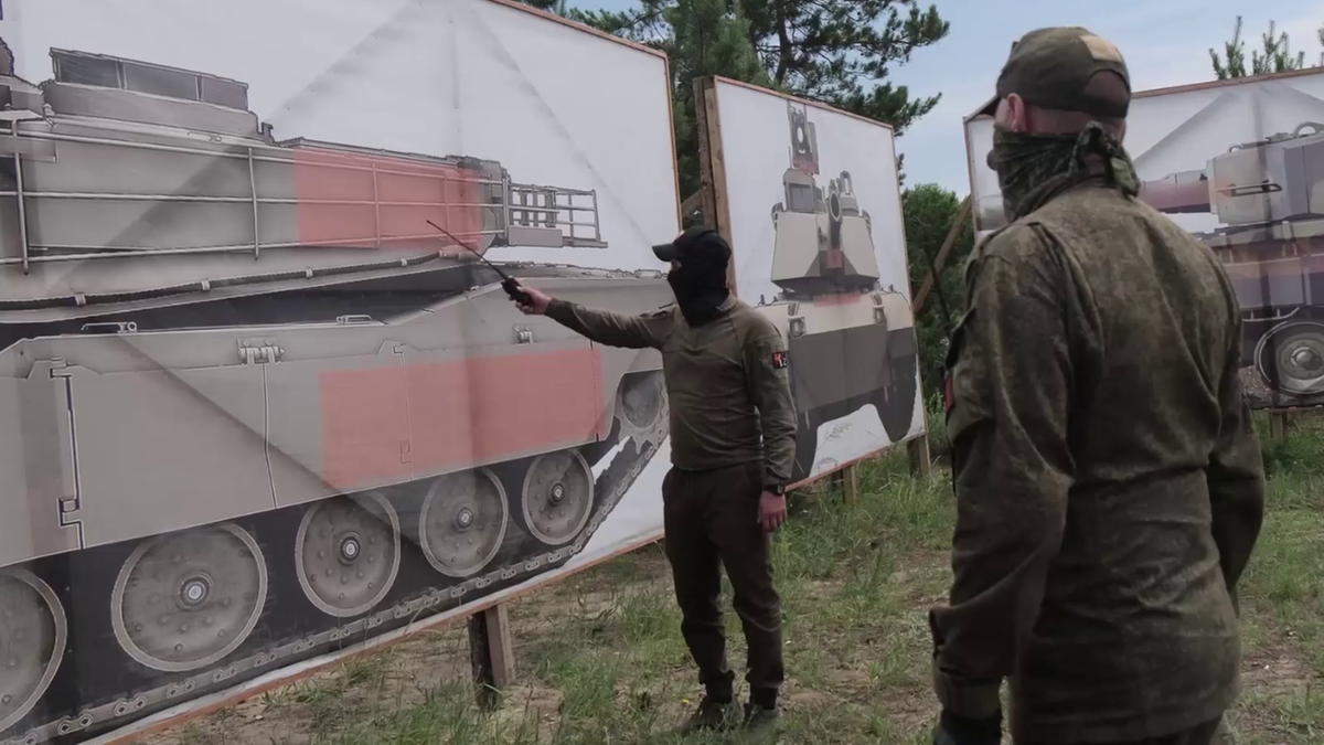 Rosyjski MON założył "klasę" dla żołnierzy. Uczą się niszczyć zachodnie czołgi