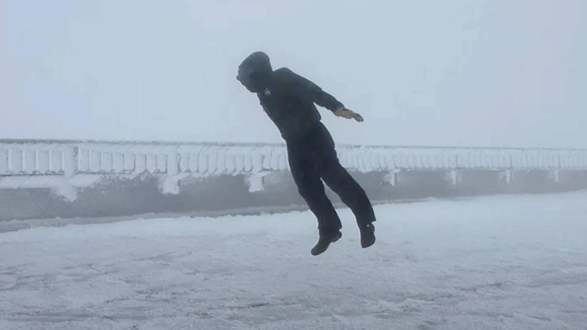 Wichura na szczycie Góry Waszyngtona. Fot. YouTube / Mount Washington Observatory.