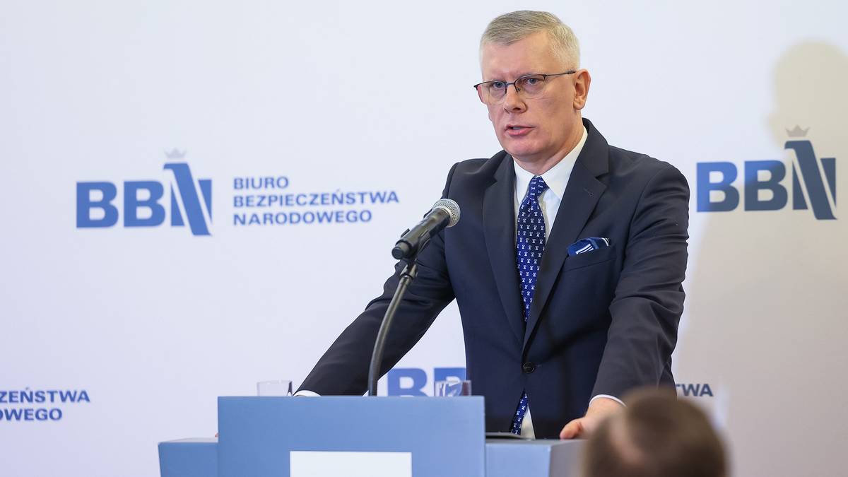Interwencja służb u Cenckiewicza. "Spektakularna, strażacy z dachu wbili się na balkon"