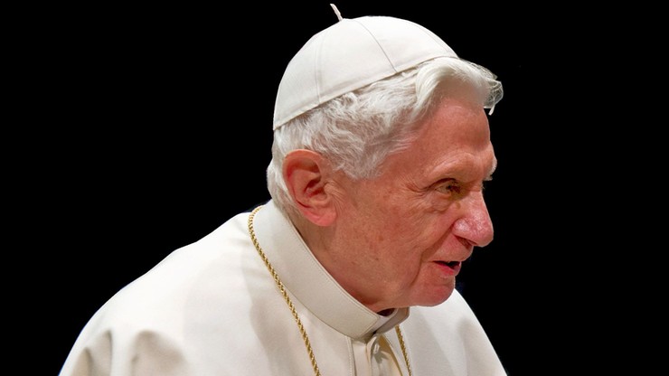 Watykan dementuje informacje o postępującym paraliżu Benedykta XVI