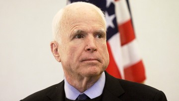 "Może przekonamy Rosję do zaprzestania ataków na fundamenty demokracji". McCain o nałożeniu sankcji