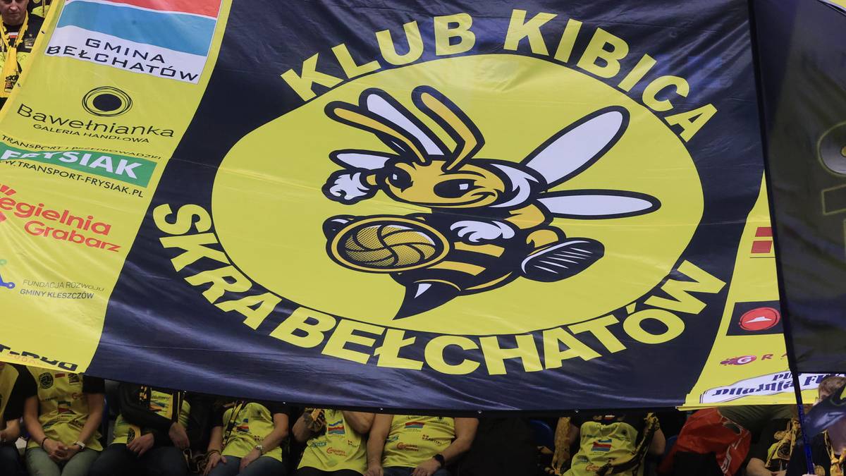 Emblemat klubu kibica Skra Bełchatów, przedstawiający pszczołę trzymającą piłkę do siatkówki.