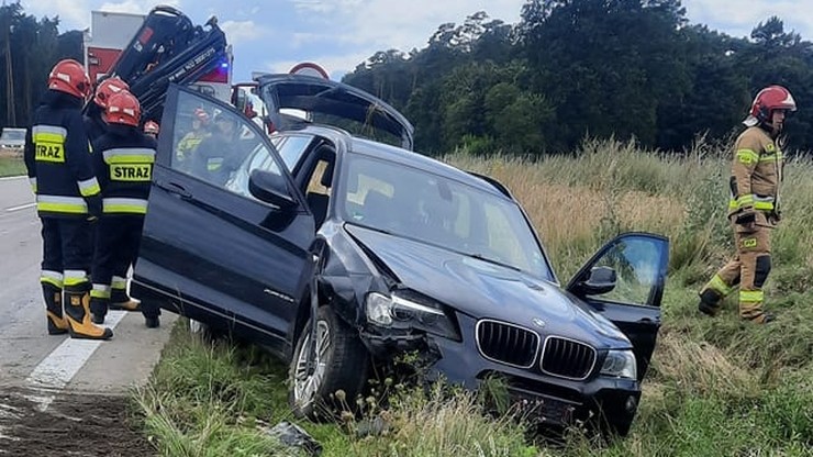 Pies "zaplątał się" w pedały. Dachowanie na A4