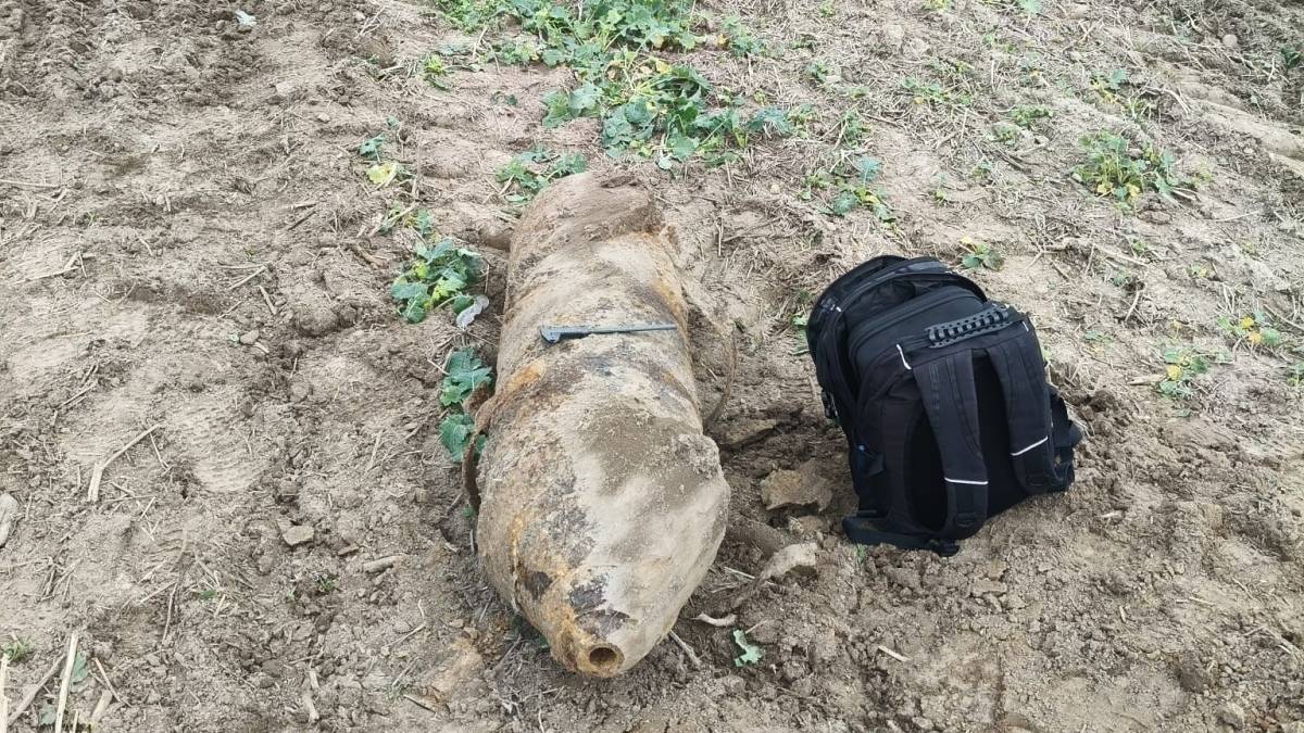 Rolnik wykopał ją podczas prac. Musiały interweniować policja i wojsko