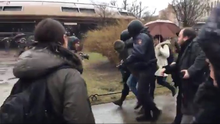 Dziesiątki zatrzymanych podczas protestu Otwartej Rosji w Petersburgu