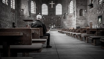 Jak religijni są Polacy? Złe wieści dla Kościoła