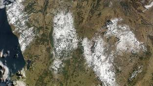 24.02.2025 05:58 Satelita uwiecznił nad Polską coś dziwnego. Czym są olbrzymie białe plamy?