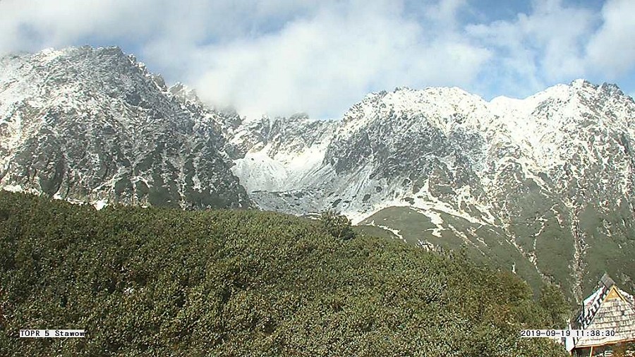 Widok z kamery w Dolinie Pięciu Stawów w Tatrach. Fot. TOPR.
