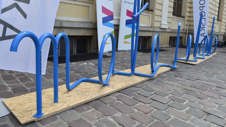 Nietypowy stojak na rowery w Krakowie