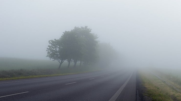 Ostrzeżenie przed gęstymi mgłami. Widzialność może skrócić się do 100 metrów
