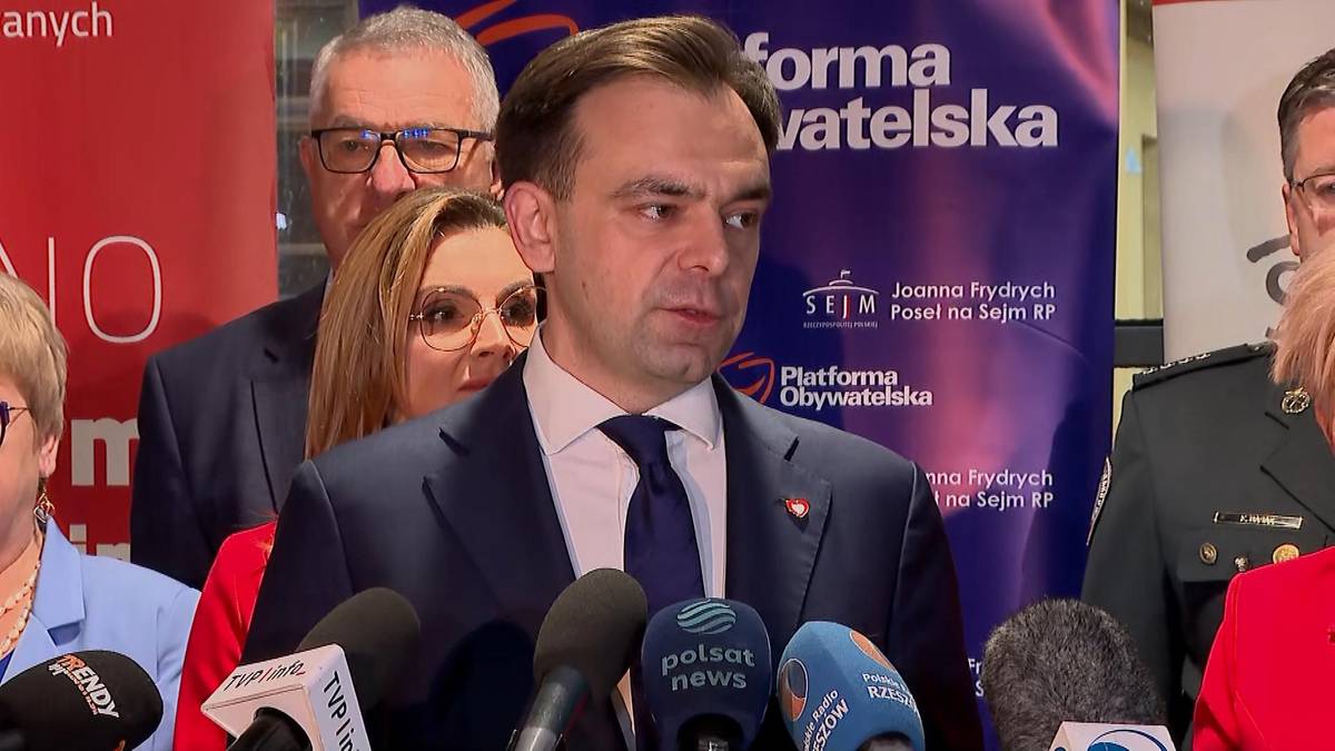 Pieniądze dla PiS. Minister Domański zabrał głos