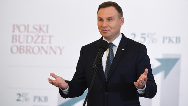 Prezydent Duda po raz kolejny liderem rankingu zaufania; Macierewicz - nieufności