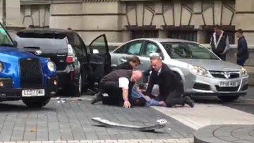 Samochód wjechał w ludzi przed muzeum w Londynie. Kilka osób rannych