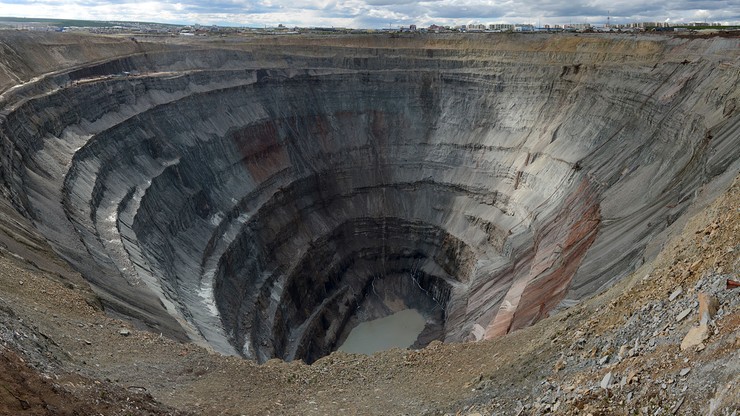 Zalanie kopalni diamentów w Rosji. Trwają poszukiwania 9 górników