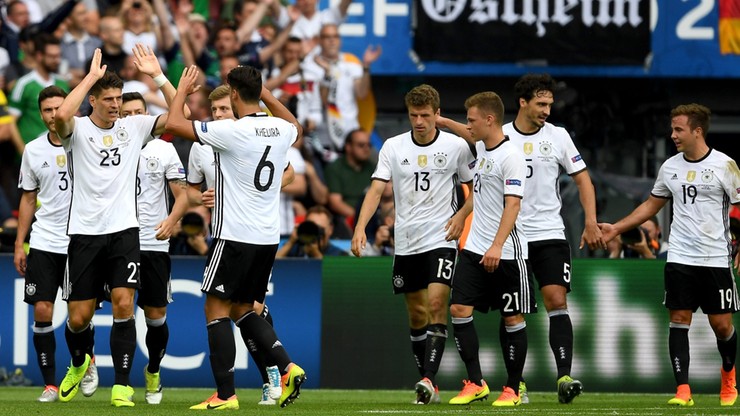 Gomez zapewnił trzy punkty z Wyspiarzami. Niemcy wygrali grupę C