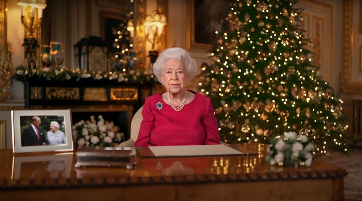 Królowa Elżbieta II w świątecznym orędziu wspomina Filipa i odnosi się do pandemii